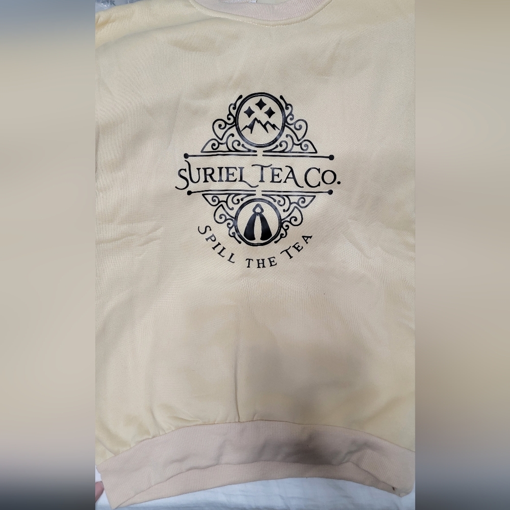 Cream Crewneck swearshirt